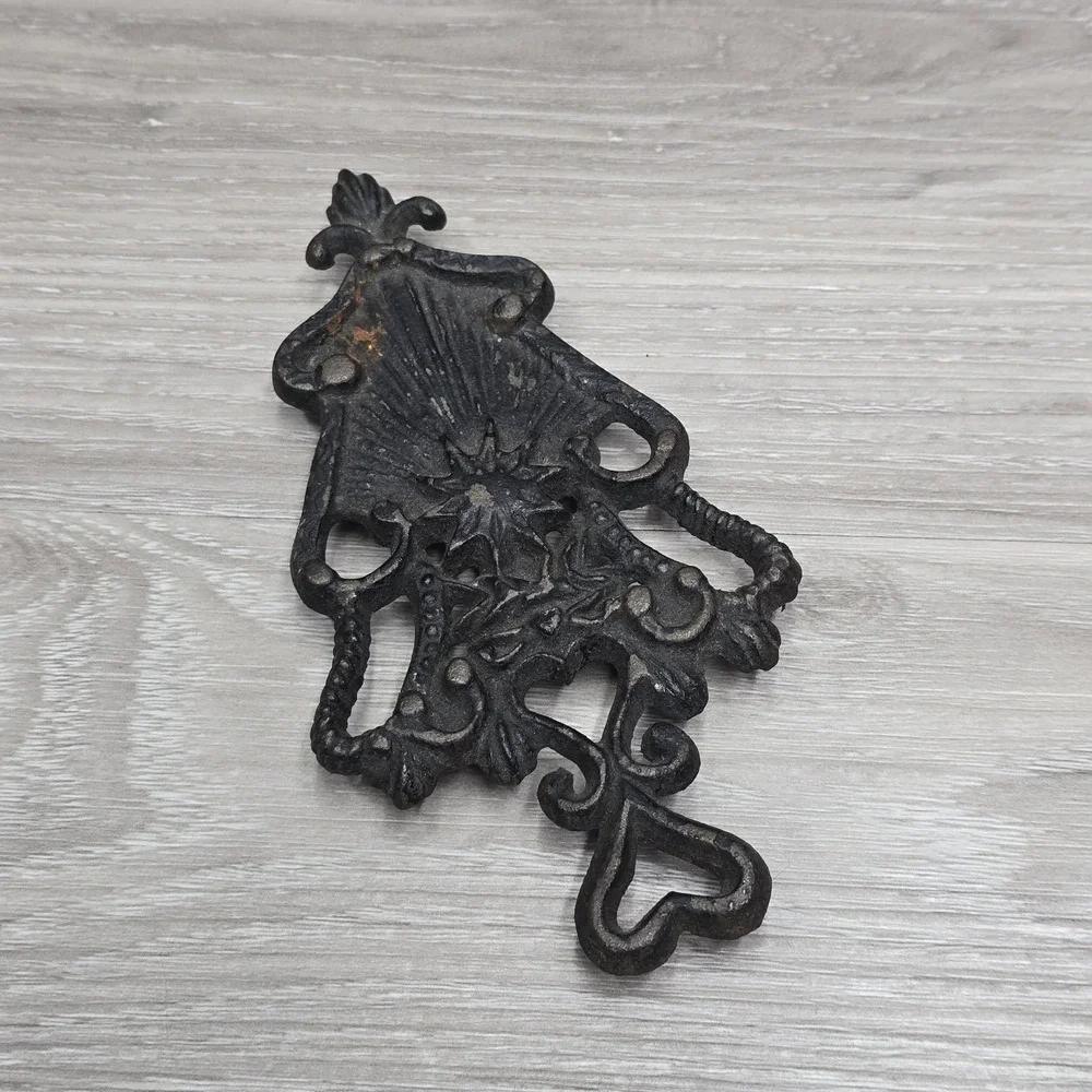 Vintage Wilton Cast Iron Trivet - Hearts & Hooks